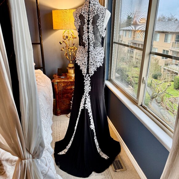 NWT Bebe Black w White Lace Formal Maxi Gown Mesh Cutouts Train - Picture 9 of 15